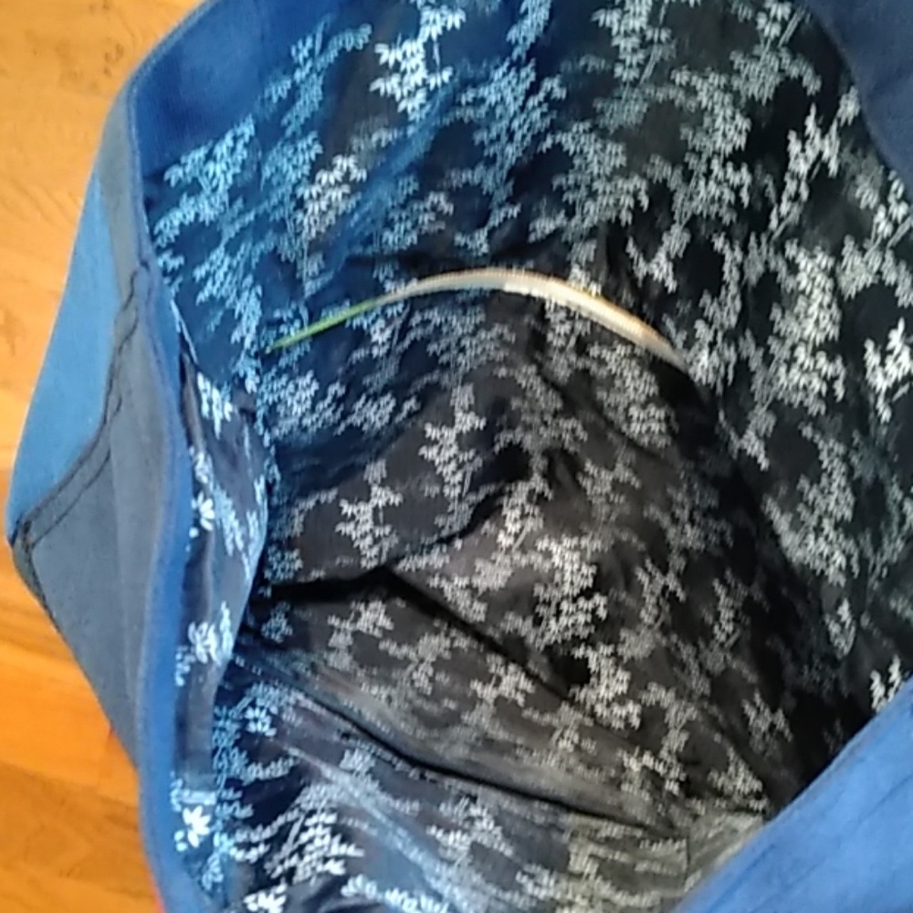 18 by 17 inch Penguin Back Bag - Picture 7 of 8
